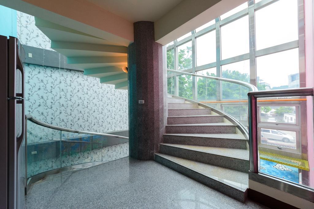 Owl Castle Bed & Breakfast Kota Hualien Bagian luar foto