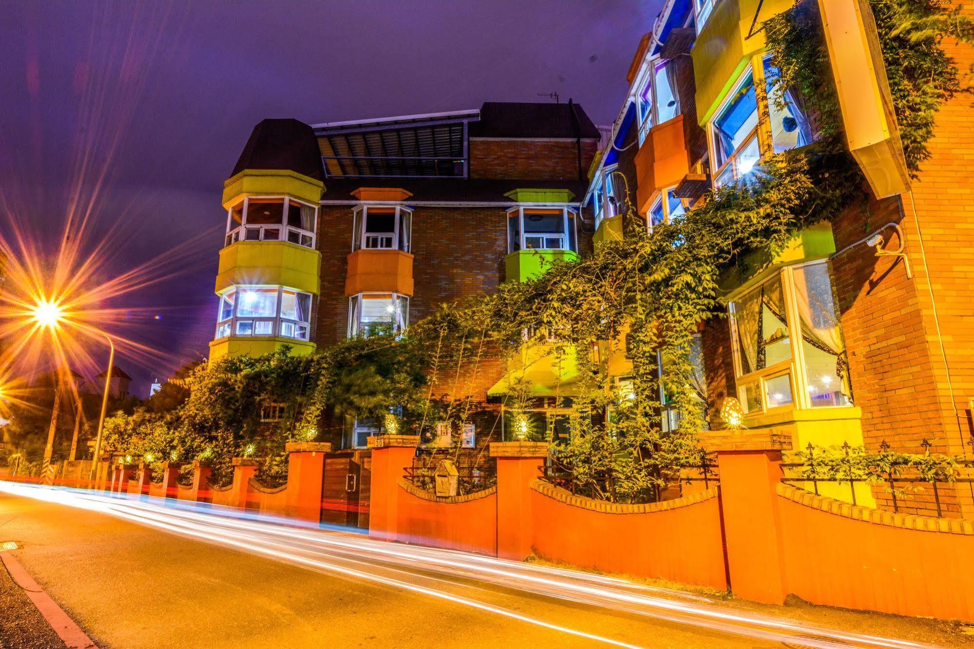 Owl Castle Bed & Breakfast Kota Hualien Bagian luar foto